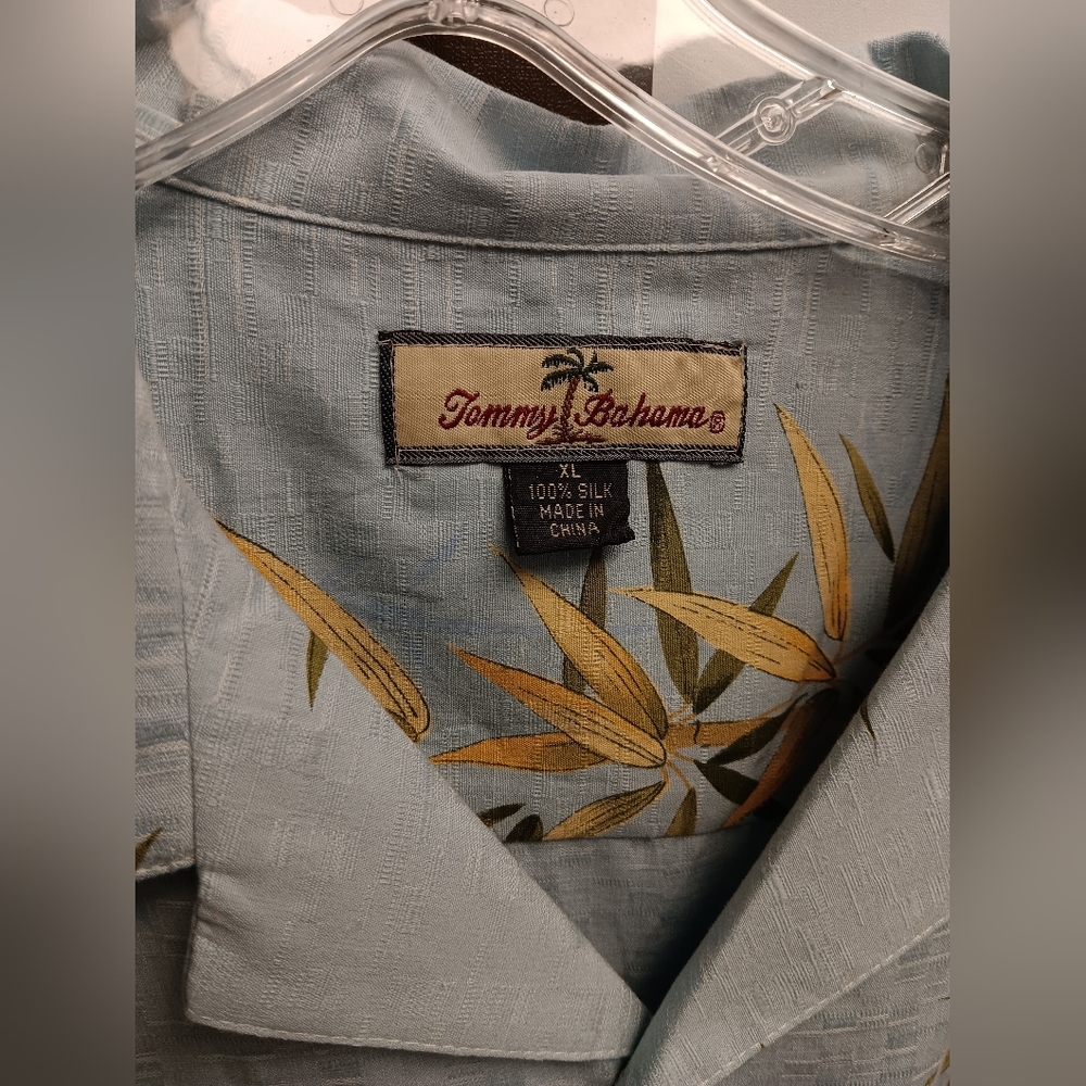 Tommy Bahama Button Down - Picture 5 of 8